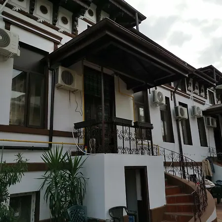 Joe Hostel