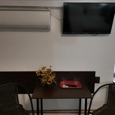 Joe * 布加勒斯特