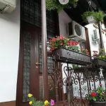 بيت شباب Joe *